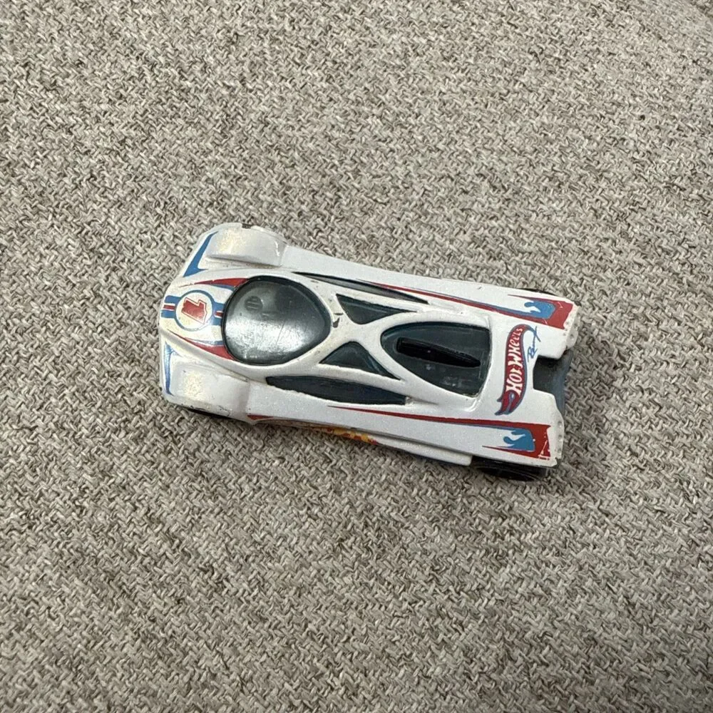 Rare 2001 Hot Wheels Racing Sling Shot #1 White With Blue Windshield Red Rims